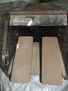 lot 1480 image: Baldwin duel peddle speaker