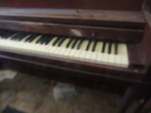 lot 1490 image: Harwood Piano sn590 Mahogany