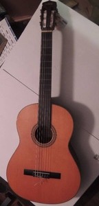 lot 1501 image: Yamaha Nippon Gakri no. g-50 guitar classic guitar - vintage 1960-1970s spruce top