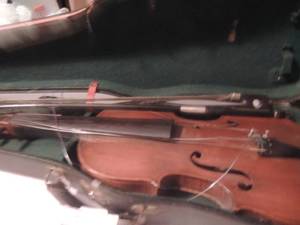 lot 1504 image: Violin 44,  missing 1 peg spruce k. holtz bow in vintage case