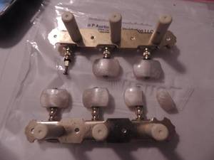 lot 1510 image: guitar tuning pegs