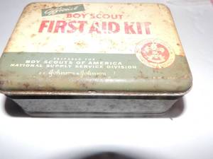 lot 1519 image: Official BOY SCOUT FIRST AID KIT - MID CENTURY  BY JOHNSON & JOHNSON boys scout