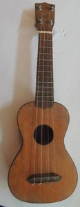 lot 1539 image: Ukulele - cracks on back see pictures