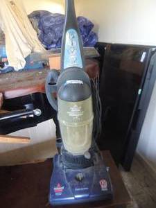 lot 894 image: Bissell vacuum cleaner