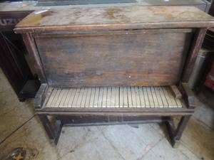 lot 909 image: kids play piano - 30x30