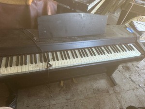 lot 917 image: Roland electric piano digital m-hp126