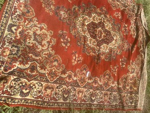 lot 927 image: rug - reds, 6 12 x 9 ft.