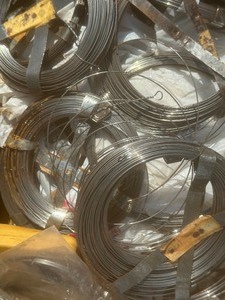 lot 923 image: box of piano wires approx 30