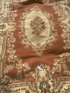 lot 929 image: rug red 5ft x 7ft