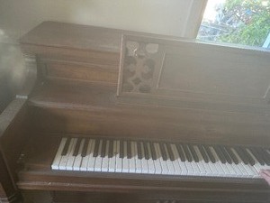 lot 1395 image: piano unk. Maker