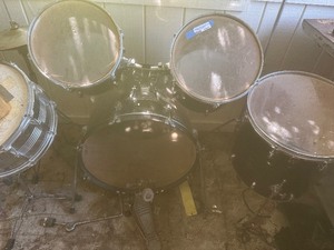 lot 1397 image: Full drum set tom-tom x2, floor tom, bass drum, snare drum, cymbals x2
