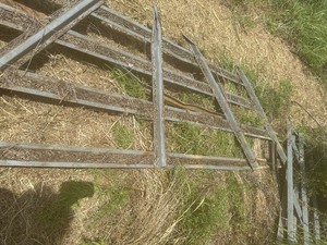 lot 1807 image: gates 7ft 8 x 2  16ft ( has damage)