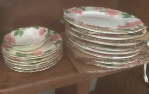 lot 1638 image: Franciscan desert rose 8 dinner plates 8 dessert plates 1 berry bowl