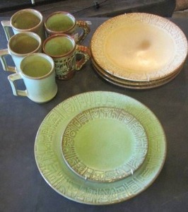 lot 51 image: Frankoma Mayan Aztec plates green and brown with 5 handled green coffee mugs
