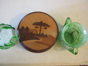 lot 59 image: SPAGETTI THREAD VINE EGG,  BRAZIL PLAQUE, SMALL NHAND BLOWN VASE