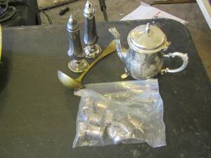 lot 68 image: silver plate lot saltpepper shakers, ladle, tea pot and mini salt and pepper shakers