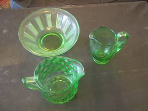 lot 71 image: green glass creamer and sugar dishes