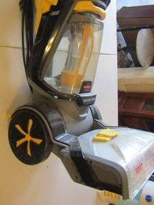 lot 96 image: Bissell revolution carpet cleaner appears new