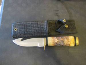 lot 98 image: 2 pocket knifes with case