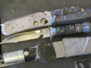 lot 120 image: various styles of knives