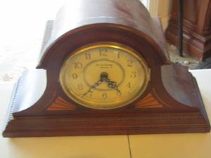 lot 106 image: Strausbourg Manor mantel clock