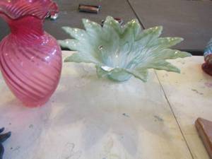lot 115 image: green glass flower shape vase - pink swirl vase