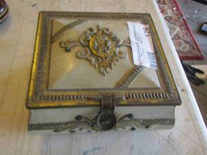 lot 126 image: decorative box of arrow heads