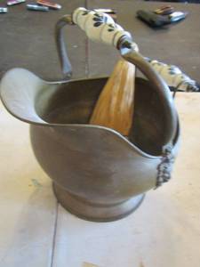 lot 132 image: COAL SCUTTLE