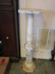 lot 134 image: 329 plate stand indoor or outdoor use