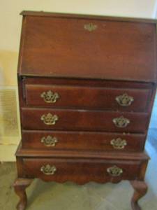 lot 135 image: 392515 sectary with 4 drawers
