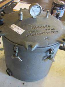 lot 137 image: Vintage HIBBARD  18 canning pot in mint condition