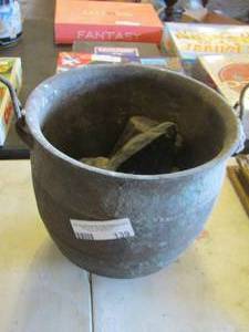 lot 139 image: log pot full of various kinds of rocks