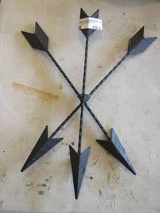lot 193 image: metal arrow wall dcor