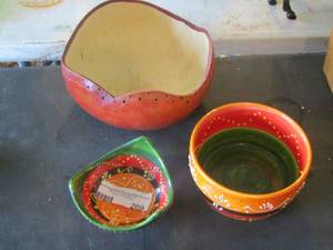lot 209 image: handmade in Spain qty 2 small bowls, 1 wooden fruit bowl