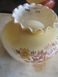 lot 219 image: floral design glass lamp shade