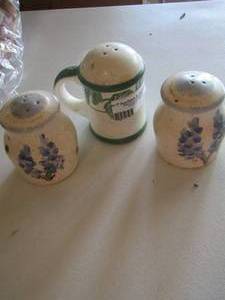 lot 200 image: bluebonnet salt and pepper shakers, handled green leaf design pepper shaker