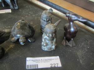lot 227 image: salt and pepper shakers, duck dcor, turtle dcor