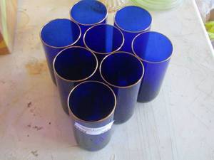 lot 264 image: qty 8 blue glass tumblers