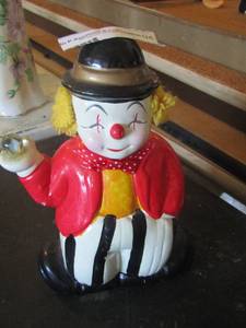 lot 252 image: ceramic clown dcor