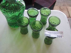 lot 265 image: green glass liquor decanter with 6 matching shot glasses