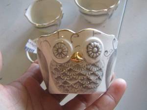 lot 269 image: owl design measuring cups