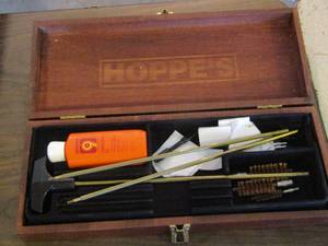 lot 284 image: hoppes gun cleaning kit