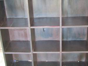 lot 296 image: 9 cubby book shelf