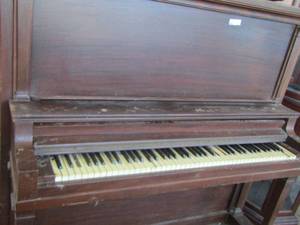 lot 298 image: Brinkerhoff piano model # 114452