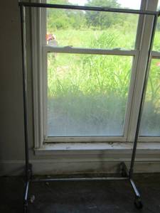 lot 306 image: clothing rack