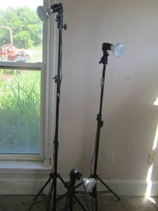 lot 300 image: floor camera light qty 3