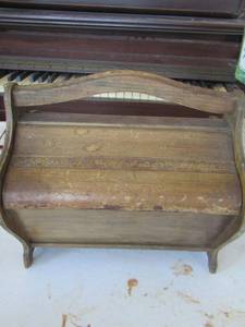 lot 319 image: handled wooden shoe shining box