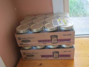 lot 321 image: qty 2 boxes of new golden harvest 8 oz. mason jars
