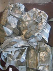 lot 354 image: Green US ARMY VEST