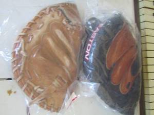 lot 368 image: qty 2 baseball gloves 1 Wilson 1 Easton